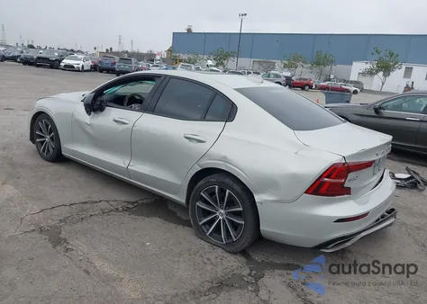 2021 Volvo S60 T5 Momentum z USA, uszkodzony, nr VIN 7JR102TZ8MG126745